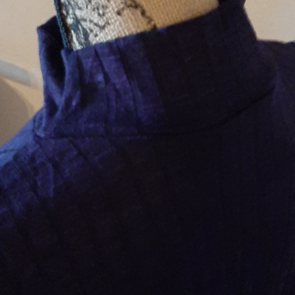 Sleeveless mock tank - Picture 3 of 5